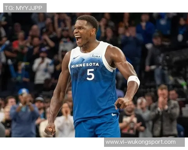 爱德华兹首节爆发拿下13分半场表现稳健三分球命中率高达40